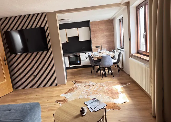 Alpin Am Dorfbrunnen Family アパート