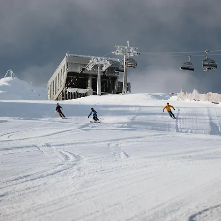 Alpin Am Dorfbrunnen Family *